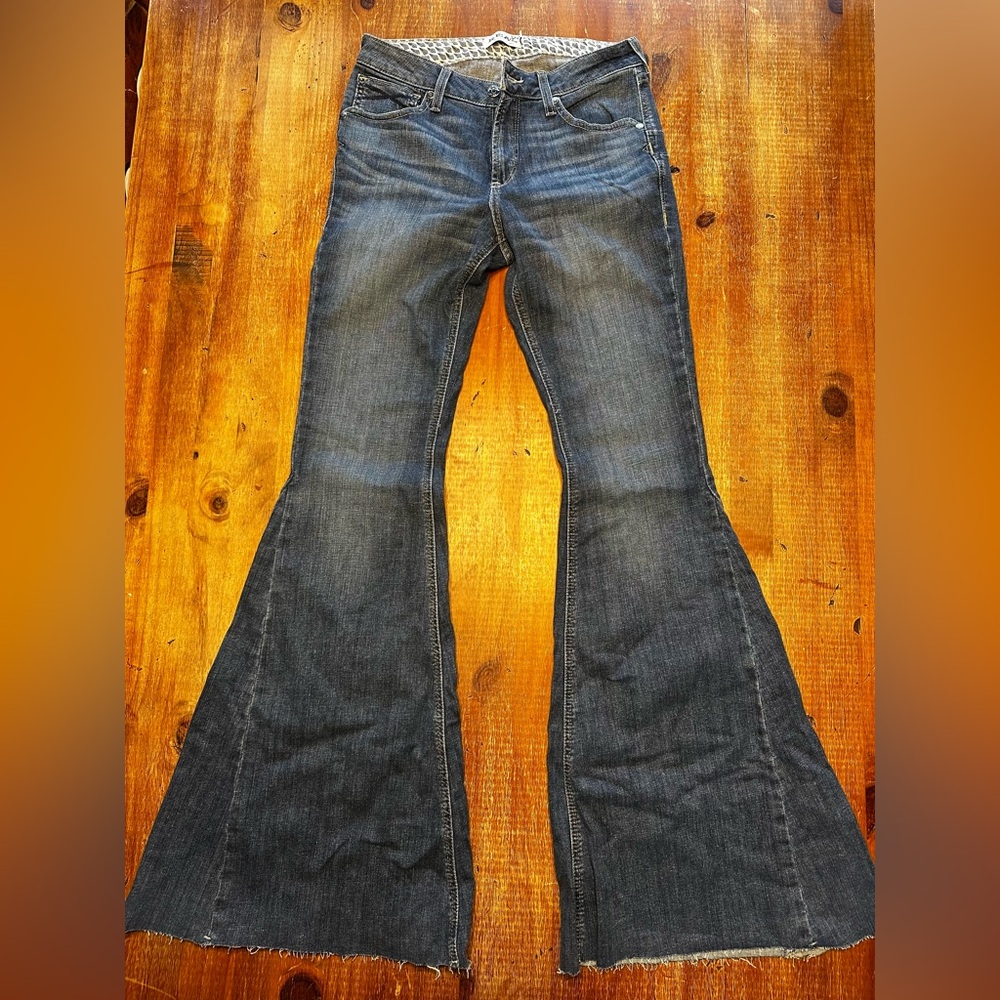 New without tags! Women's Ariat Flared Jeans